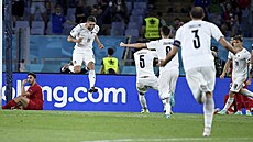 Radost italských fotbalistů po úvodní brance v utkání s Tureckem, kterou dal do... Radost italských fotbalistů po úvodní brance v utkání s Tureckem, kterou dal do...