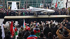 Pád tradičních velmocí. Válku s Ázerbájdžánem by Německo prohrálo, říká analýza Ázerbájdžán na oslavné vojenské přehlídce ke konci války s Arménií hrdě... | na serveru Lidovky.cz | aktuální zprávy