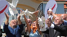 Tisková konference Trikolora, Svobodní, Soukromníci. Představí 14 krajských... Tisková konference Trikolora, Svobodní, Soukromníci. Představí 14 krajských...