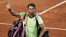 panl Rafael Nadal se louí s publikem po vyazení v semifinále Roland Garros.