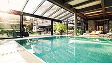Klientm resortu je k dispozici bazén i sauny.