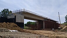Pravděpodobně nejdál jsou práce na stavbě mostu přes údolí Stříbrného potoka.... Pravděpodobně nejdál jsou práce na stavbě mostu přes údolí Stříbrného potoka....
