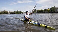 Kajakář Josef Dostál při představení části tokijské olympijské kolekce oblečení... Kajakář Josef Dostál při představení části tokijské olympijské kolekce oblečení...