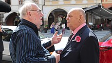 Jan Nedvěd překvapil svého bratra Františka, kterému přišel osobně popřát ke... Jan Nedvěd překvapil svého bratra Františka, kterému přišel osobně popřát ke...