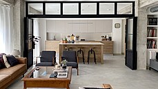 Světlý a elegantní je byt, ve kterém se může i tančit. Apartmán stojí na... Světlý a elegantní je byt, ve kterém se může i tančit. Apartmán stojí na...