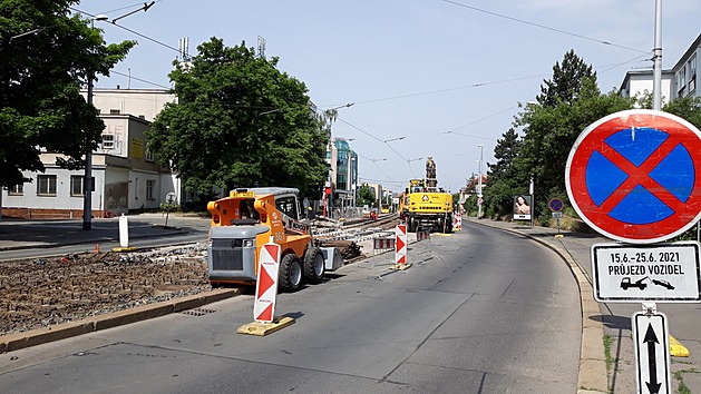 <p>Stavba Nádraží Praha-Zahradní Městomíří do finále.Staví se nový podjezd pod vlakovou tratí,rekonstruuje se tramvajová trať.Dále se kompletně přestavuje křižovatka ulic Průběžná-Na Padesátém a Přetlucká.</p>
