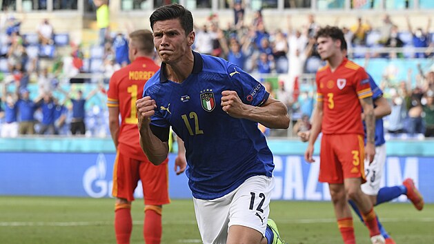 Italský záložník Matteo Pessina otevírá skóre proti Walesu. Italský záložník Matteo Pessina otevírá skóre proti Walesu.