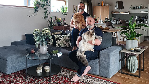 Dům si partneři zařizovali kompletně sami, v mixu stylů dbali na kvalitu a... Dům si partneři zařizovali kompletně sami, v mixu stylů dbali na kvalitu a...