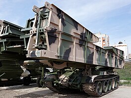 Mostní tank MTU-20 se od verzí pouívaných v SLA liil pedevím konstrukcí...
