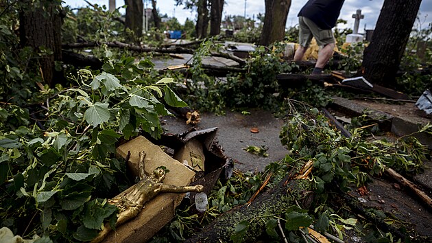 Následky ničivého tornáda v obci Mikulčice (25. června 2021)