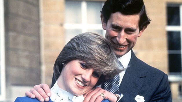 Lady Diana Spencerov a britsk princ Charles se zasnoubili 24. nora 1981.