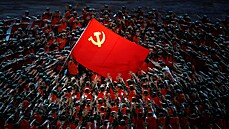 Národní stadion v Pekingu. ínská komunistická strana slaví sto let od...