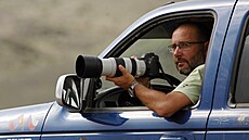 Ředitel pražské zoo Miroslav Bobek je nejen milovníkem zvířat, ale i vášnivým... Ředitel pražské zoo Miroslav Bobek je nejen milovníkem zvířat, ale i vášnivým...