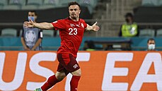 Švýcarský záložník Xherdan Shaqiri slaví svůj gól do sítě Turecka. Švýcarský záložník Xherdan Shaqiri slaví svůj gól do sítě Turecka.