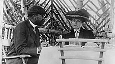 Manelé Tomá a Charlotta Masarykovi ve Valaském Meziíí na snímku z roku 1905