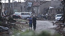 Následky tornáda v Mikulčicích na jižní Moravě. (25. června 2021) Následky tornáda v Mikulčicích na jižní Moravě. (25. června 2021)