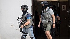 V pražské ulici Bělehradská se dopoledne střílelo, zraněna byla jedna žena,... V pražské ulici Bělehradská se dopoledne střílelo, zraněna byla jedna žena,...
