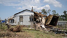 V hodonínské místní části Pánov nezůstal po čtvrtečním tornádu snad žádný dům... V hodonínské místní části Pánov nezůstal po čtvrtečním tornádu snad žádný dům...
