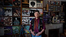 Muž statisíce disků. Francouz vlastní jedinečnou sbírku vinylových desek, které... Muž statisíce disků. Francouz vlastní jedinečnou sbírku vinylových desek, které...