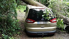 Hasiči ve Středočeském kraji vyjížděli kvůli bouřkám k 432 případům. (24.... Hasiči ve Středočeském kraji vyjížděli kvůli bouřkám k 432 případům. (24....