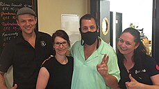 Adam Sandler se zastavil i v Milevsku v restauraci U Broučka. Adam Sandler se zastavil i v Milevsku v restauraci U Broučka.