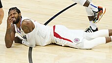Paul George z Los Angeles Clippers se obrací na sudího Pata Frahera (26). Paul George z Los Angeles Clippers se obrací na sudího Pata Frahera (26).