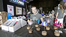 Jiří Praus z Dobřan na Plzeňsku vyrábí elektronické hračky. Na snímku je s... Jiří Praus z Dobřan na Plzeňsku vyrábí elektronické hračky. Na snímku je s...