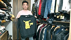 Mikina s pokémonem Pikachu je jeho nejoblíbenějším kusem oblečení. Mikina s pokémonem Pikachu je jeho nejoblíbenějším kusem oblečení.