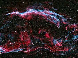 Závojová mlhovina, pozstatek exploze obí supernovy