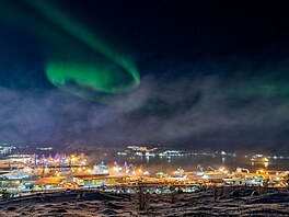 Polární záe nad ruským Murmanskem