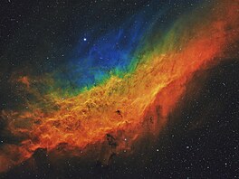 Mlhovinu NGC 1499 zachytil Terry Hancock za pouití broadband a narrowband...