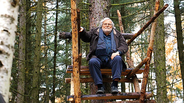 Kromě herectví (snímek z filmu Chata na prodej) se Jan Kačer v poslední době věnuje i psaní fejetonů. „Snažím se psát o lidech, kteří byli kolem mě. A těch byla spousta...“