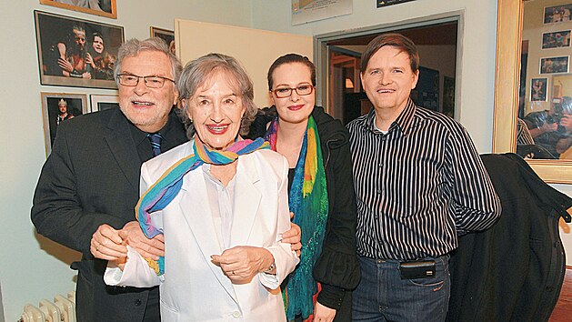 Rodina Jan Kaer, Nina Divkov, Adla (jejich dcera) a Martin Kubak (Adlin manel, tak herec). Foto z roku 2012.