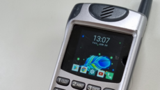 Android 9 na dvacet let starém mobilu Android 9 na dvacet let starém mobilu