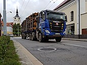 Kamiony už nebudou moct použít silnici spojující dálnici D11 s Lázněmi Bohdančí... Kamiony už nebudou moct použít silnici spojující dálnici D11 s Lázněmi Bohdančí...