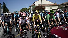 Dritelé cenných trikot na startu 11. etapy Tour de France. V puntíkatém Nairo...