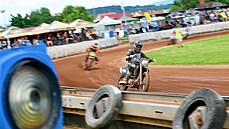 Oliver König v závodě na americké ploché dráze v Chabařovicích. Oliver König v závodě na americké ploché dráze v Chabařovicích.