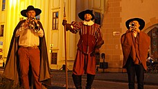 Ponocní dávají lidem v Kroměříži dobrou noc každý prázdninový pátek a sobotu.... Ponocní dávají lidem v Kroměříži dobrou noc každý prázdninový pátek a sobotu....