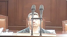 Poslanec Lubomír Volný zablokoval jednání sněmovny. Poslanec Lubomír Volný zablokoval jednání sněmovny.