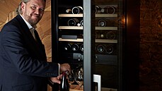 Andreas Larsson, nejlepší someliér světa z roku 2007, u vinotéky ASKO Elements,... Andreas Larsson, nejlepší someliér světa z roku 2007, u vinotéky ASKO Elements,...