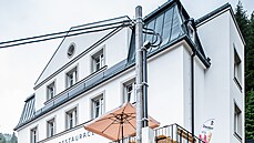 Hotel Orlík ve Střmenském podhradí u vstupu do Teplických skal (25. 6. 2021) Hotel Orlík ve Střmenském podhradí u vstupu do Teplických skal (25. 6. 2021)