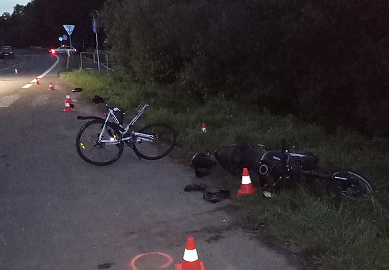 Tragická nehoda motorkáe a cyklisty mezi obcemi abokrky a Velké Petrovice na...