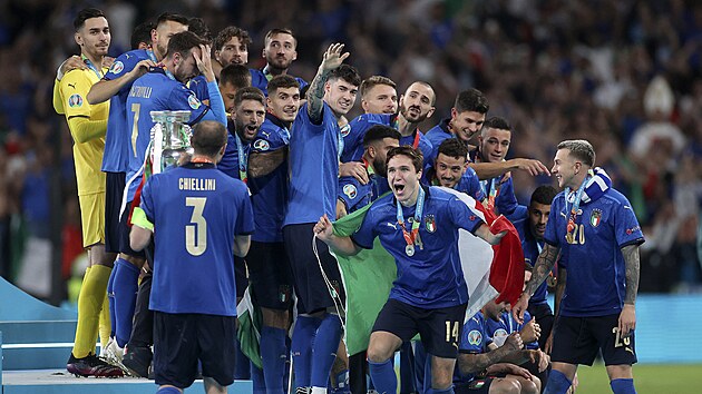 Italští fotbalisté dychtivě očekávají příchod kapitána Giorgia Chielliniho s... | na serveru Lidovky.cz | aktuální zprávy Italští fotbalisté dychtivě očekávají příchod kapitána Giorgia Chielliniho s... | na serveru Lidovky.cz | aktuální zprávy