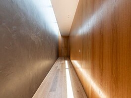 Design interiéru charakterizují vybrané materiály a povrchové úpravy splující...