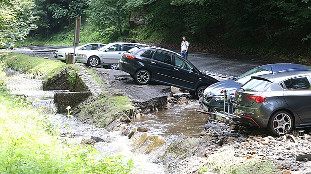 Na Dnsku se pehnala povode, na mnoha mstech popraskala silnice