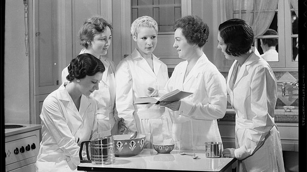 Doba pla vd, i v kuchyni. Univerzita Jin Kalifornie, 1932