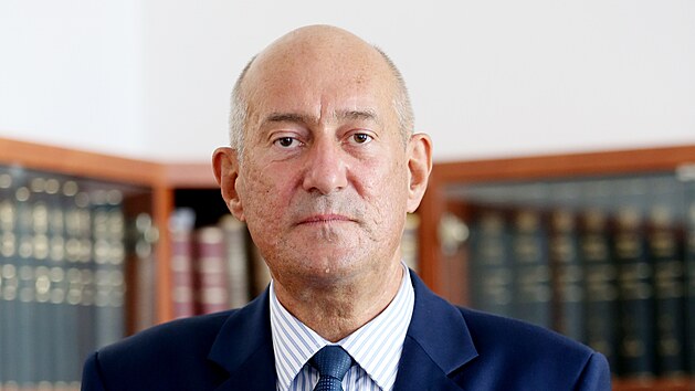 Igor Stříž, kterého vláda jmenovala novým nejvyšším státním zástupcem, převzal vedení Nejvyššího státního zastupitelství. Dosud v něm působil jako náměstek. Stříže do funkce navrhla ministryně spravedlnosti Marie Benešová, vláda její návrh v pondělí jednomyslně schválila. (13. července 2021)