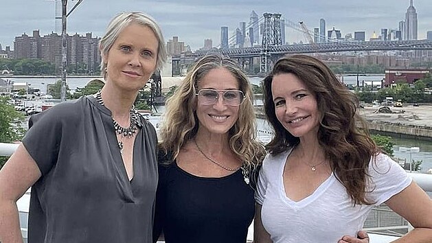 Cynthia Nixonov, Sarah Jessica Parkerov a Kristin Davisov (New York, 11. ervna 2021)