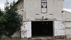 Areál bývalé slepiárny ve Vchynicích u Lovosic.
