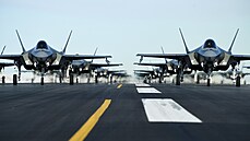 Letouny F-35 amerického letectva na Hillově základně v Utahu Letouny F-35 amerického letectva na Hillově základně v Utahu